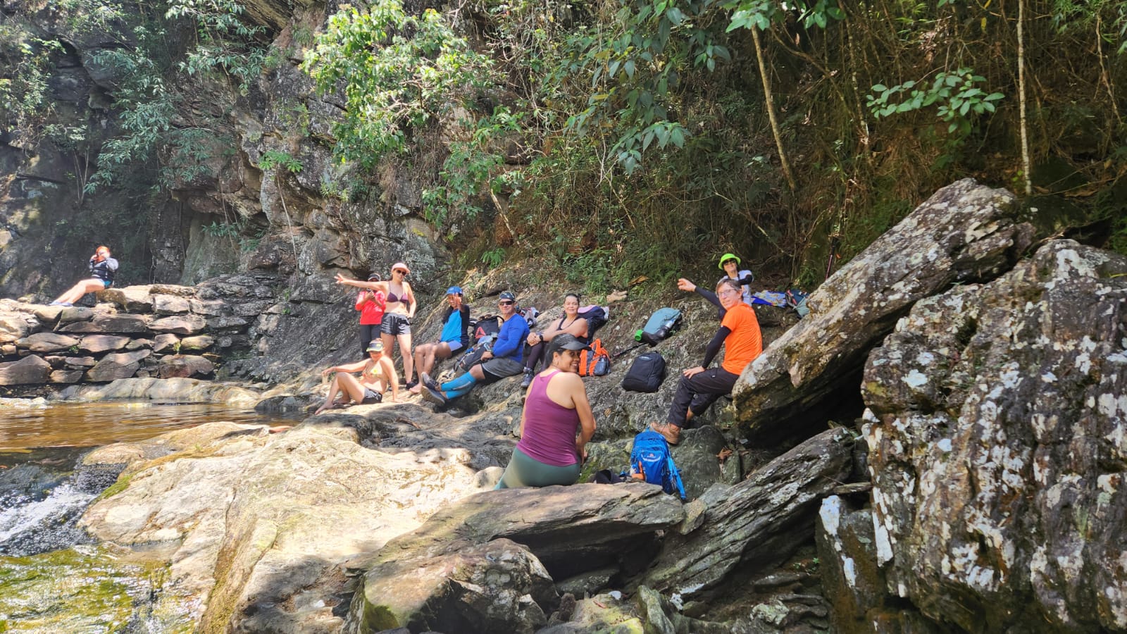 “Banho gelado em cachoeira de Minas – glossário trilha mineiro”